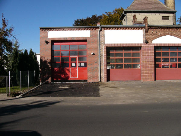 Referenz Anbau einer Garage für Drehleiterfahrzeuge an ein Feuerwehrdepot in Brandenburg
