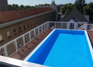Referenz Neubau eines Schwimmbades und Sonnendecks auf dem Dachgeschoss